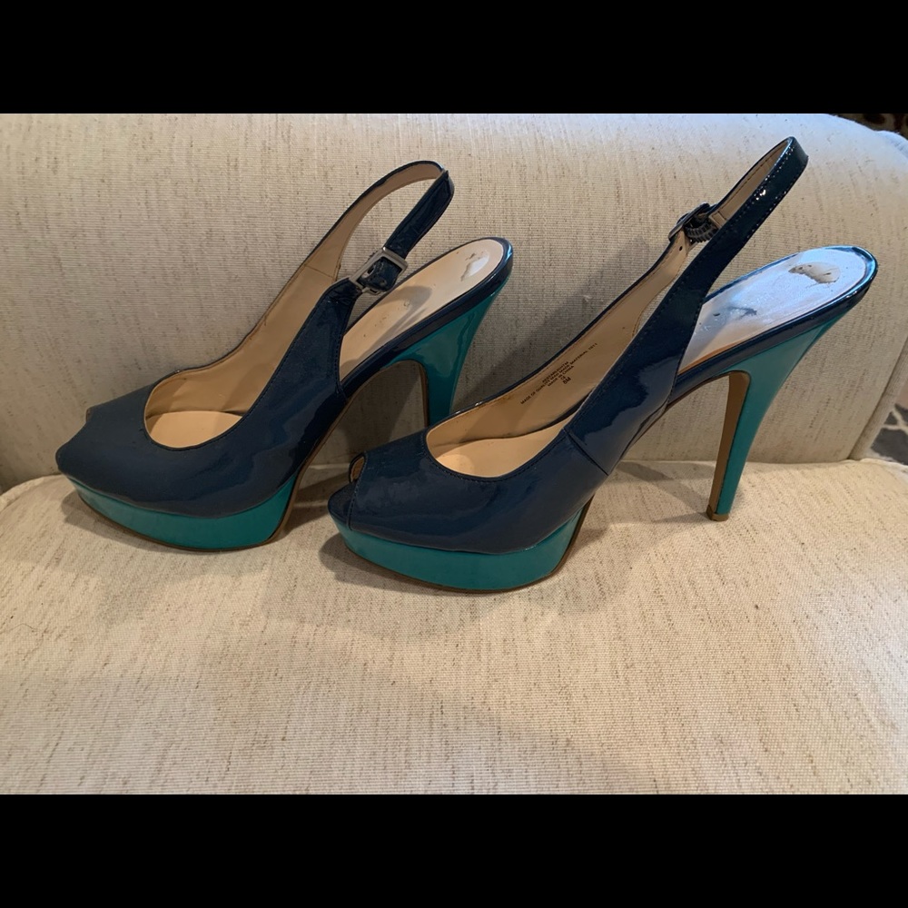 Enzo Angiolini two toned blue sling back heels!